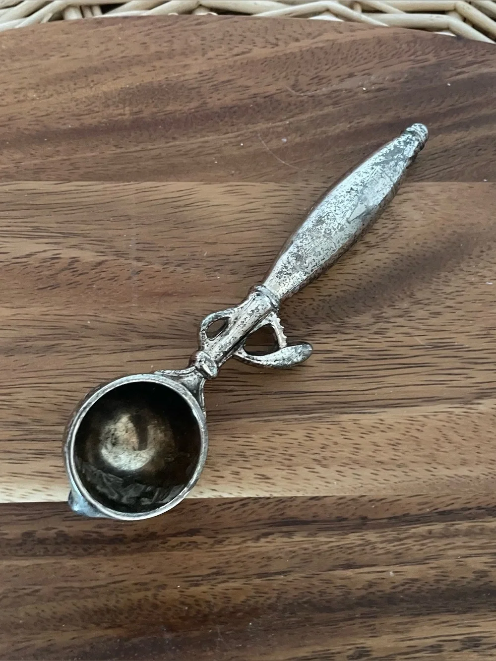 PartyLite vintage silver plated ice cream scoop candle snuffer with tarnish